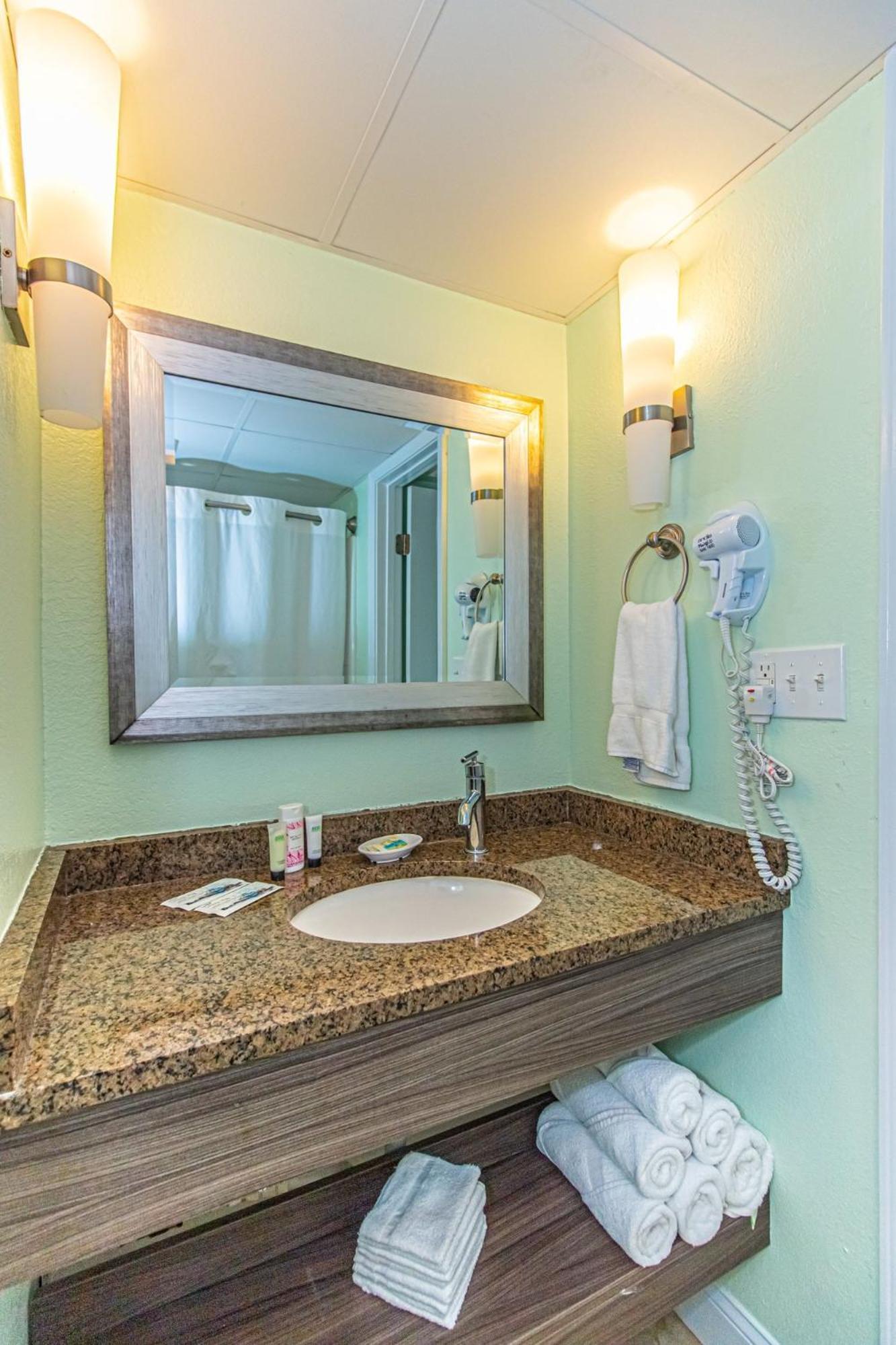 Oversized Ocean View Queen Suite With Beautiful Fireplace And Accents - Sleeps 4 Guests! Myrtle Beach Chambre photo
